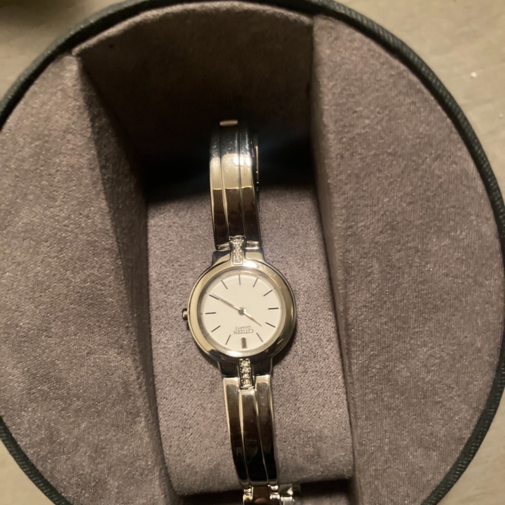 Watch - Picture 3 of 3